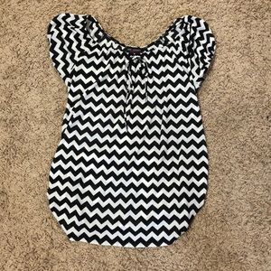 Free Kisses Woman’s Maternity shirt